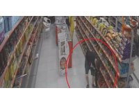 Yaptığıyla şaşırtan hırsız, 100 TL’lik enerji içeceği ve bisküvi çaldı: O anlar kamerada