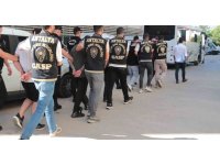 Antalya’da silahlı suç örgütüne eş zamanlı operasyon: 7 gözaltı