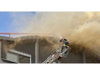 Alanya’da inşaat halindeki apartmanın çatı katında çıkan yangın korkuttu