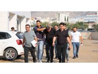 Otomatik silahla galeriye saldıran şüpheliler tutuklandı