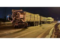 Zincirleme tır kazasında: 1 sürücü yaralandı