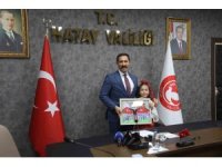 ’TEKNOFEST Mavi Vatan’ yarışmasında birinci olan minik ressam Asya, Valiyi resmettiği çalışmasında gönülleri fethetti