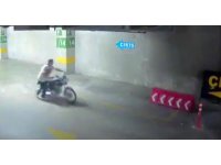 Şehir hastanesinin otoparkından iki motosiklet çaldı: O anlar kameraya yansıdı