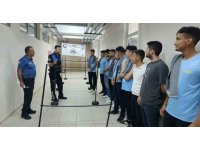 Polisin eğitim verdiği gençler astsubaylığı kazandı