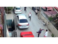 Kaçan şahsı tutmaya çalışan kadın yumruk yedi