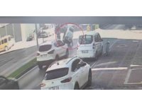 Virajı alamayan elektrikli bisiklet devrildi: 2 yaralı