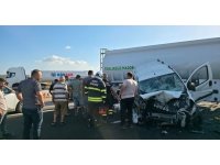 Tankerle, hafif ticari araç çarpıştı: 3 yaralı