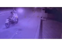 Motosikletli şüpheliler otomatik tabancayla berber dükkanına ateş açtı