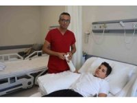 Elini üzüm sıkma makinesine kaptıran Melih’in kopan parmakları, başarılı geçen ameliyatla tutturuldu