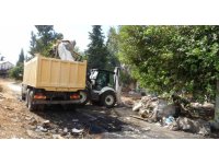 Antalya’da atık malzemelerin istiflendiği 8 noktadan 30 kamyon çöp çıktı