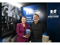 Ahmet Ümit Antalya Kitap Fuarı’nda okurlarıyla buluştu