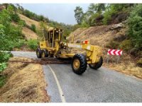Antalya Büyükşehir Belediyesi ekiplerinden yağmur mesaisi