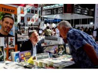 Antalya Kitap Fuarı ziyaretçi akınına uğradı