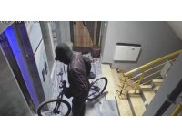 Yüzü maskeli bisiklet hırsızı kameraya yakalandı