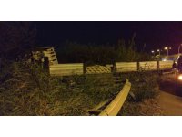 Çimento yüklü tır devrildi, şans eseri yaralanan olmadı