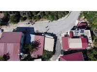 Kamyonet 2 evin arasındaki depoya girdi, yaralılar ekiplerin çalışmasıyla kurtarıldı