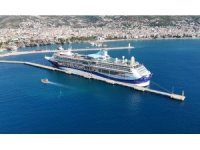Lüks kruvaziyer bin 739 yolcu, 742 mürettebatıyla Alanya’ya demirledi