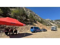 Yürüyüş için çıktığı dağda kayboldu, 3 gündür aranan yaşlı adamı çoban buldu