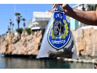 Antalya’da deniz dibinden oksitlenmiş tabanca ve 2 bisiklet çıktı