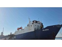 Limana bağlı yük gemisinde çıkan yangın söndürüldü