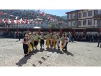 Kırgızistan ve Kazakistanlı sanatçılar Saimbeyli’nin kurtuluş coşkusuna ortak oldu