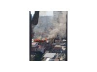 Adana’da 3 katlı ev yanarak kullanılamaz hale geldi