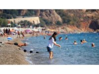 Türkiye kışı yaşarken, Antalya’da yazdan kalma günler devam ediyor