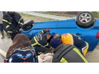 Burdur’da otomobil devrildi, sıkışan sürücüyü itfaiye kurtardı