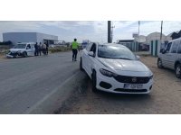 Antalya’da ’U’ dönüşü yapan hafif ticari araçla otomobil çarpıştı: 1 yaralı