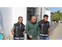 İddianameye göre Başkan Tekin kocasını "çantacısı" yapmış