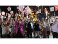 Kemer’de kadınlar gökyüzüne pembe balonlar bıraktı