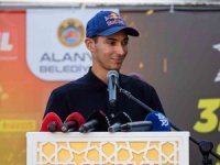 3’üncü kez Dünya Şampiyonu olan Toprak Razgatlıoğlu, memleketi Alanya’da coşkuyla karşılandı