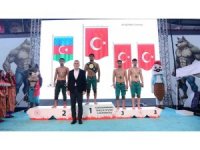 Altın kemer ve madalyalar Türk pehlivanların