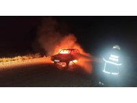 Otomobil alevlere teslim oldu