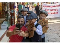 Minik öğrenciler 102 yıl öncesinin gazetecileri oldu