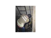 Su dolu kuyuya düşen 2 köpeği itfaiye kurtardı