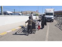 Türkiye’de doğup büyüyen 9 yaşındaki Suriyeli çocuk, gözyaşları içerisinde "Türkiye benim ikinci vatanım" sözleriyle ülkesine döndü